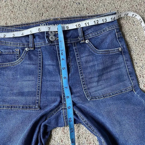 Y2K No Boundaries Jeans Low Rise Medium Wash Blue Women’s 5 Flare Leg Pockets - Picture 2 of 8